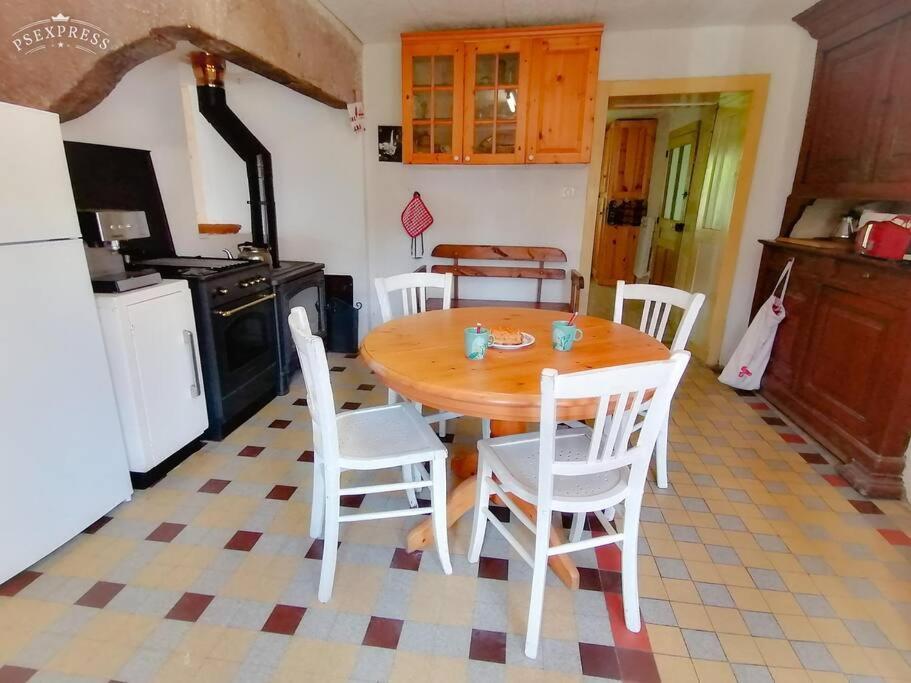 Ferme De Ma Grand-Mere Le Haut-du-Them 外观 照片